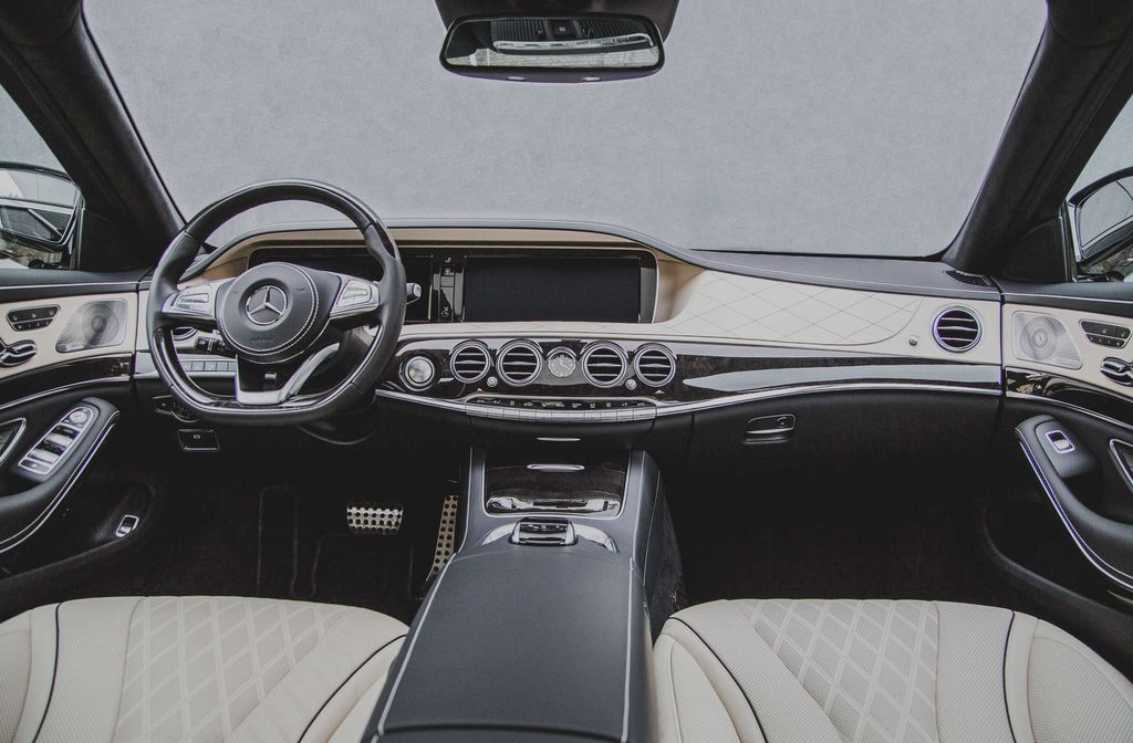Mercedes Benz S350 L BlueTec 4MATIC detail